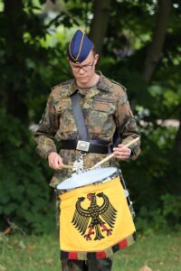 Trommler des Luftwaffenmusikkorps Erfurt beim Abschlussappell.