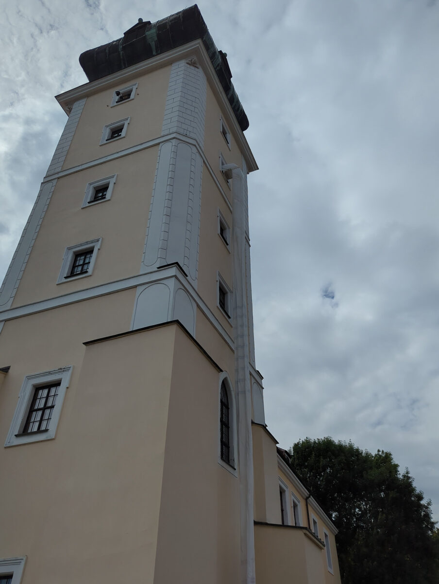 Rutschspaß bei der Wartung am Barockschloss Delitzsch
