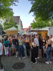 Abendmarkt in Delitzsch: Mehr Besucher, Musik und neue Angebote
