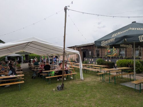 Festplatz des KGV Gute Hoffnung Gut besuchter Festplatz vor dem Vereinsheim des KGV Gute Hoffnung in Delitzsch