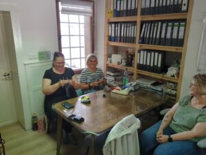 Stricken für den guten Zweck: Wollladen in Delitzsch wird Sammelstelle für den Sockenweltrekord