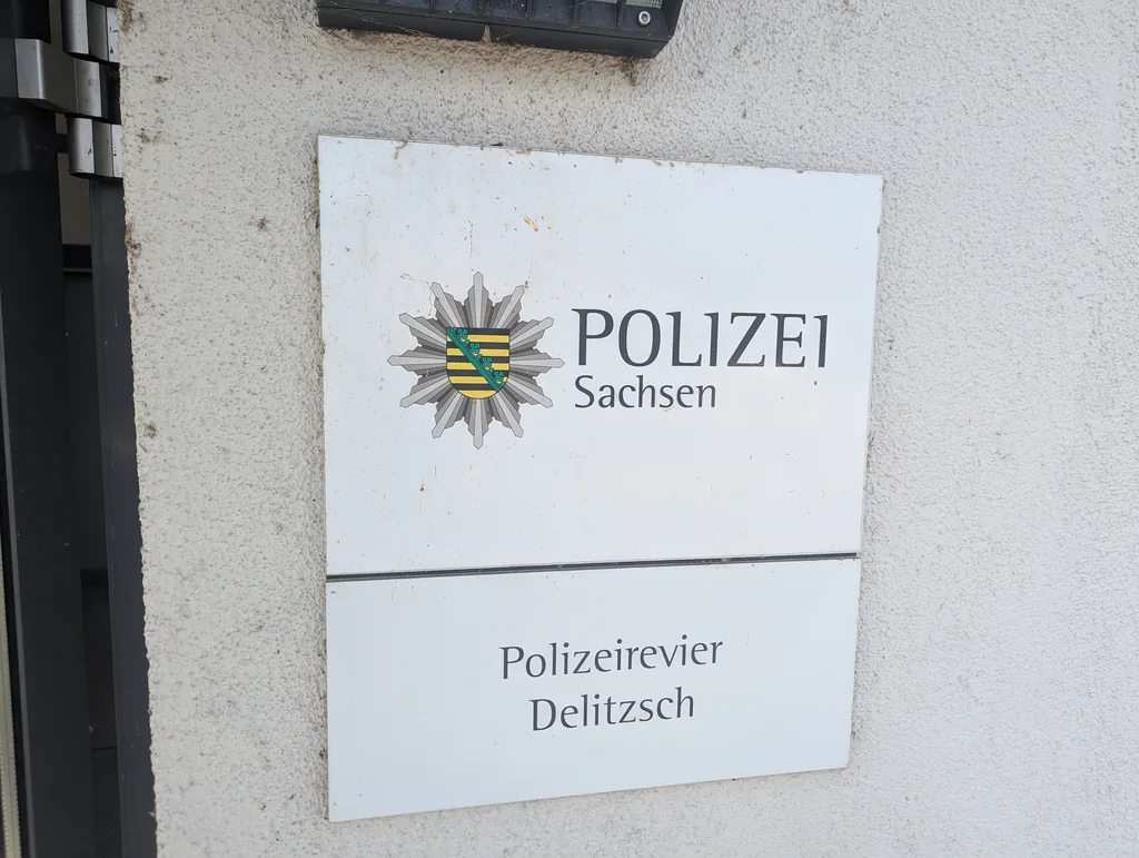 Schild am Polizeirevier Delitzsch