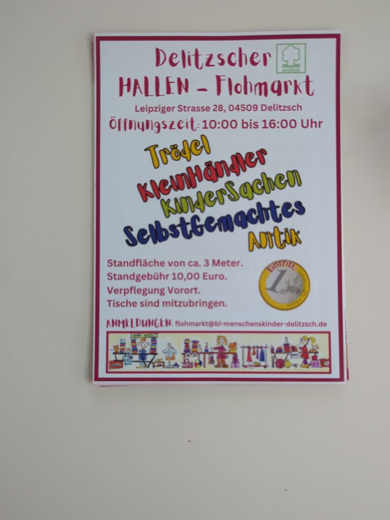 Ein Aushang informiert über Verkaufszeit, Standgebühr und Standfläche beim Delitzscher Hallen-Flohmarkt.