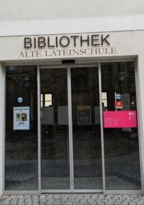 Eingang der Bibliothek Alte Lateinschule in Delitzsch