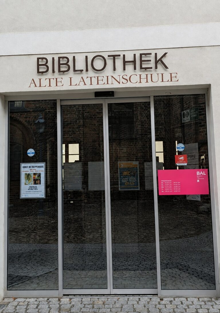 Eingang der Bibliothek Alte Lateinschule in Delitzsch